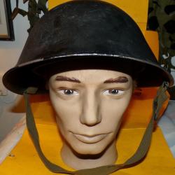 CASQUE MILITAIRE MARK IV DE L'ARMEE ANGLAISE , PERIODE 1953 TAILLE 7 1/4 SOIT TAILLE 58 EN FRANCE  ,