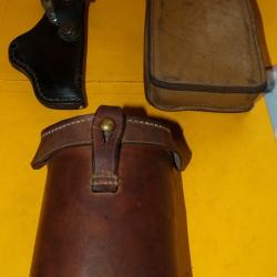 LOT DE 3  ETUIS EN CUIR DE L'ARMEE FRANCAISE ET ALLEMANDE POUR LE HOLSTER, BON ETAT  VOIR PHOTOS . P