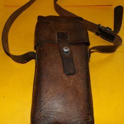 ARMEE SUISSE :  ETUI EN CUIR POUR MAGASINS LONGS  DE L'ARMEE SUISSE , DATE 194?  FABRICANT DANS LE T