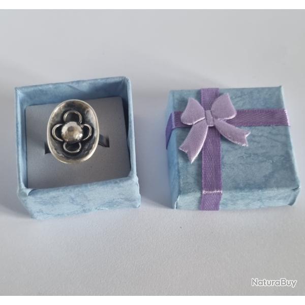 Bague Vintage Argent � D�cor de Fleur Noirci Poin�onn�e Taille 56 ( 17,8 mm )