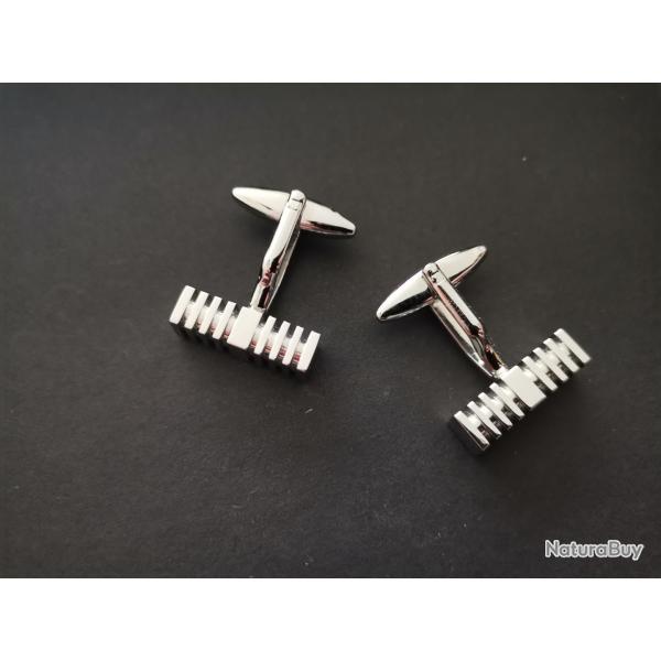Boutons de manchettes argent�s neufs
