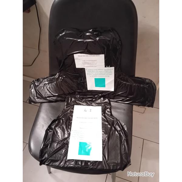 Ench�re lot de 2 plaques balistiques contre les armes de poings et les lames USA 59X33 et 33x32 cm