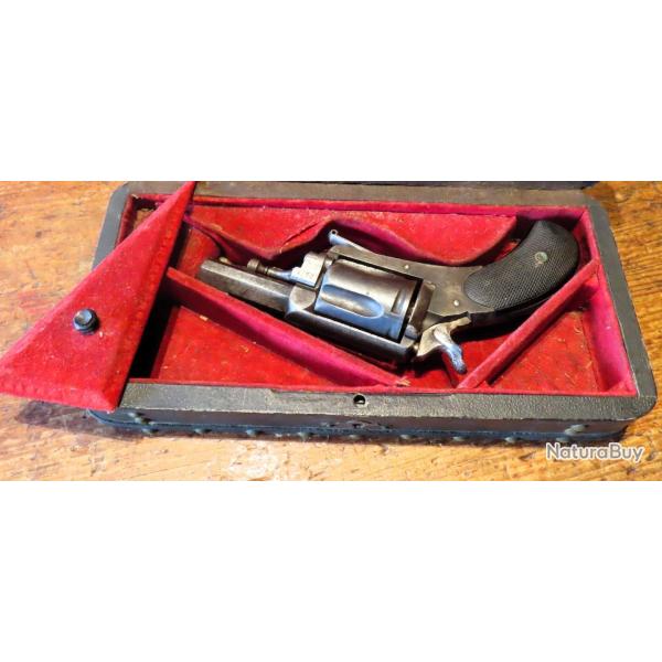 revolver Belge calibre 8 mm/92 en coffret cat�gorie "D"