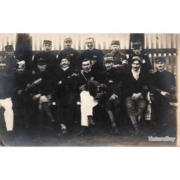 CPA - photo D'un groupe de soldats -N� 7555