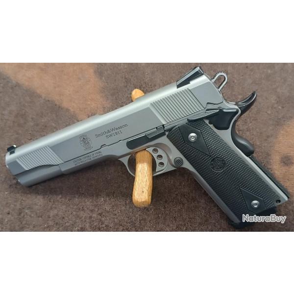 SMITH & WESSON SW1911 INOX POIGNET NOIR CALIBRE 45ACP