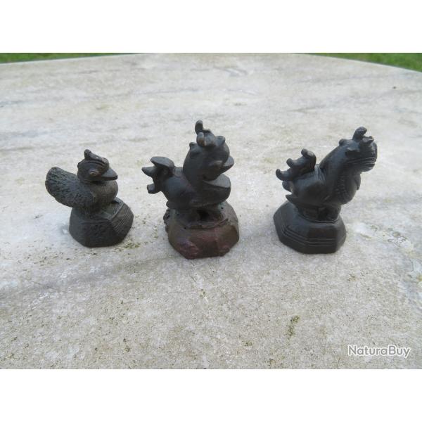 ASIE - Trois poids ancien � opium en bronze patin� en forme d'animaux - Birmanie (D�but XIX�)