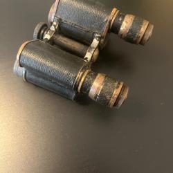 Jumelles anciennes arm&eacute;e