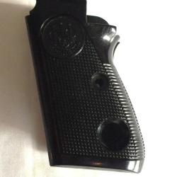 Les deux Plaquettes de crosse pour pistolets  BERETTA  - 22 Lr -  s&eacute;rie 70  (tr&egrave;s bon &eacute;tat )