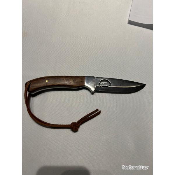 Couteau de chasse avec son �tui cuir
