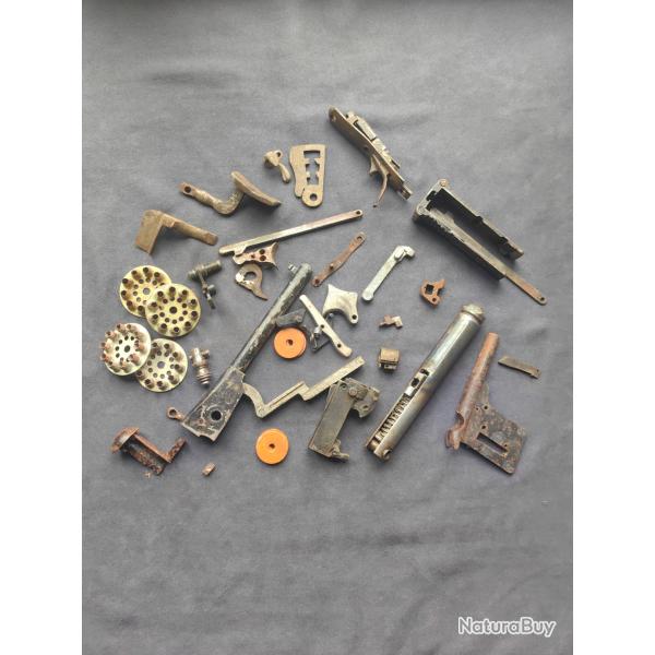 Lot de pi�ces diverses non identifi�es