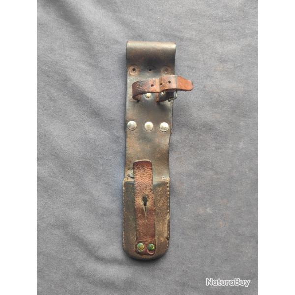 Gousset/Porte fourreau pour baionnette su�doise