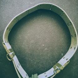 Ceinturon militaire toile plus boucle m&eacute;tallique et passant en plastique