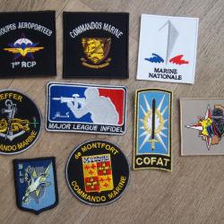 lot 9 &eacute;cussons collection militaire insignes