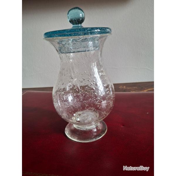Pot couvert en verre bull� de Biot, bonbonni�re