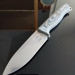 Couteau White River Ursus 45 magnacut