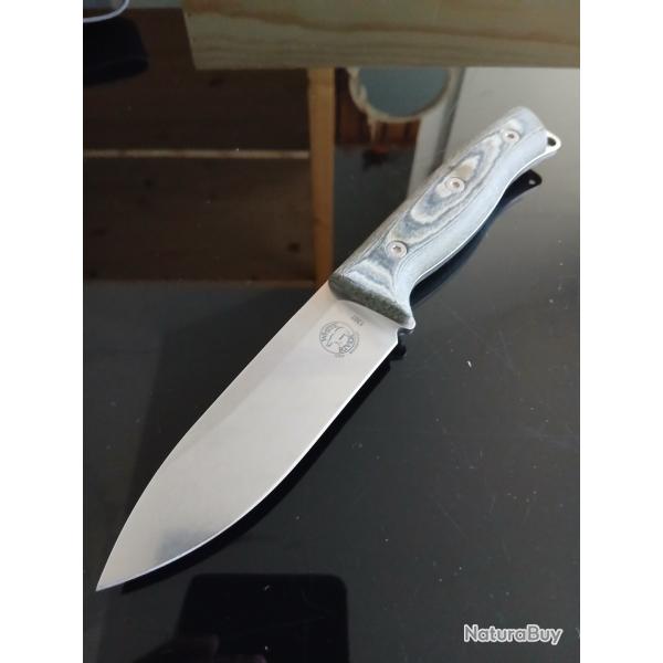 Couteau White River Ursus 45 magnacut