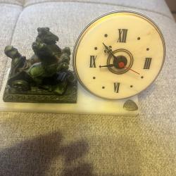 Horloge de table via vaneto