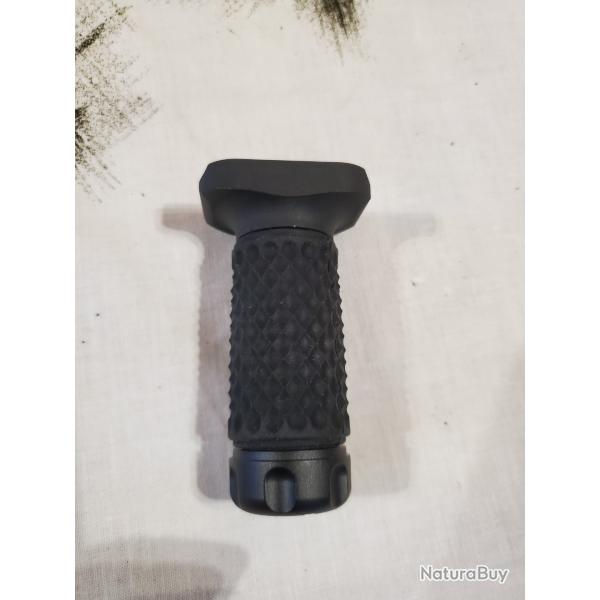 A vendre poign�e AR-15