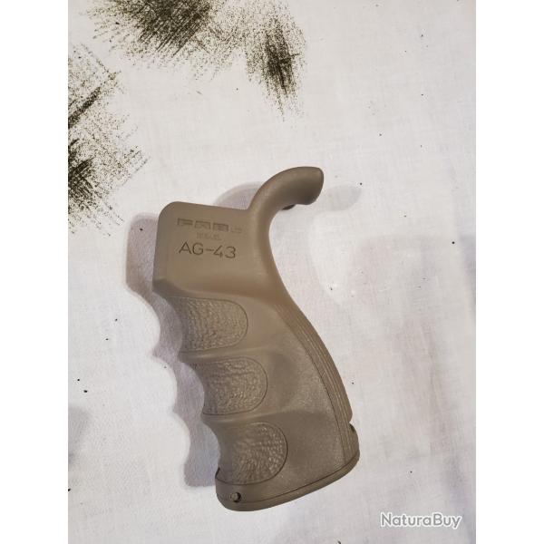 A vendre poign�e tactique AR-15 Fab Defense