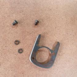 SUPPORT DE FIXATION DU DEVANT BERETTA  A304 AVEC SES 2 VIS ET RONDELLES