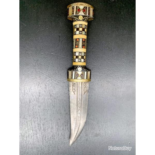 ANCIEN SUPERBE POIGNARD SYRIEN DU MILIEU DU XIX� SIECLE, POIGNEE SIGNEE,  PAS DE FOURREAU