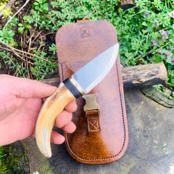 couteau &agrave; d&eacute;pecer d'artisan skinner / pochette cuir / manche en ivoire de phacoch&egrave;re