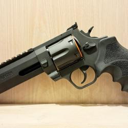 TAURUS RAGING HUNTER 44mag