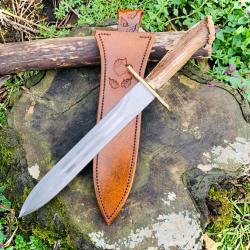 dague de chasse d'artisan / bois de cerf / gravure sanglier et feuilles de ch&ecirc;ne / 2