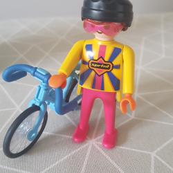 Coureur cycliste et son v&eacute;lo n&deg;3710