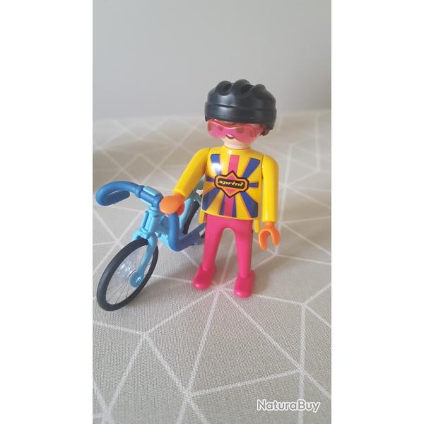 Coureur cycliste et son v�lo n�3710