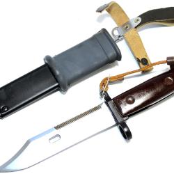 Ba&iuml;onnette de l'URSS pour le fusil automatique AKM et le fusil de pr&eacute;cision SVD 4