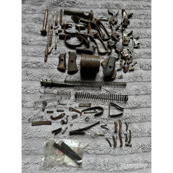 Gros lot de pi�ces d�tach�es Revolver Bulldog, Broche, r�plique PN, ressort. Cat D