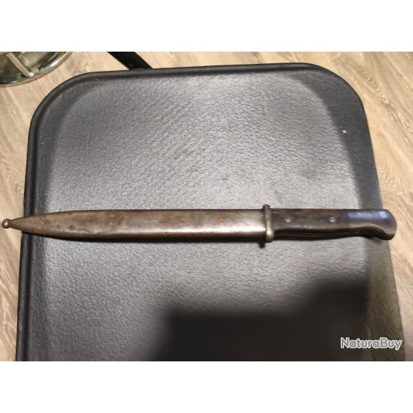 Ba�onnette allemande WW2 dans sont jus