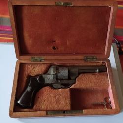 revolver Lefaucheux a broches 6 coups parfait &eacute;tat dans sa boite d'origine