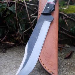 BIG Couteau Buscharft Survie Bowie Lame Clip Point Carbone 1075 Etui Cuir Manche R&eacute;sine Artisanale02
