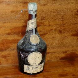UNE TRES ANCIENNE BOUTEILLE DE BENEDICTINE