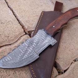 Couteau de Chasse Trakker Damas Grosse Lame 256 Couches Manche Bois Fabric Artisanale Etui Cuir 02