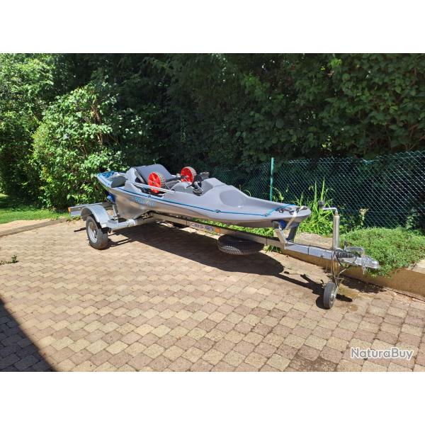Vends kayak � p�dales avec remorque