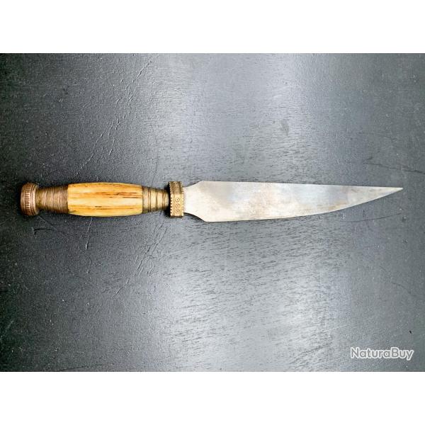 ANCIEN COUTEAU BOXER CHINOIS H� / PIRATE NOIR ,  POIGNEE EN OS, MODELE GUERRIER, ASIE