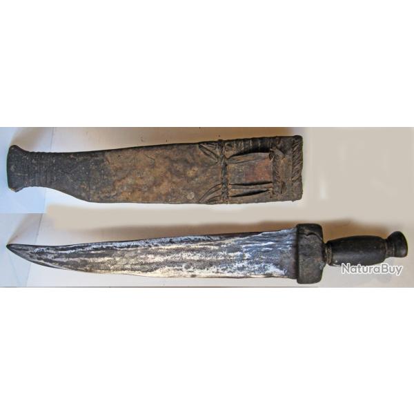 GRAND COUTEAU OU DAGUE AFRIQUE, avec fourreau, Ancienne.