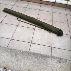 Vend PARAPLUIE  en tr&egrave;s bon &eacute;tat presque pas servi