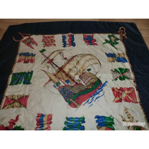 carr� foulard  100 % soie marc rozier  paris   bateau militaire   93 X 90  cm