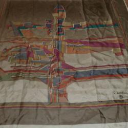 carr&eacute; foulard 100% soie  christian dior  103 X 82 cm
