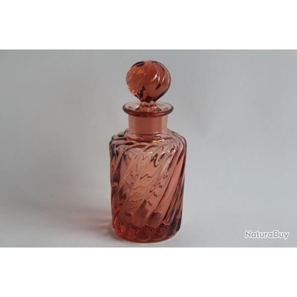 BACCARAT Flacon cristal rose Bambou torsad�