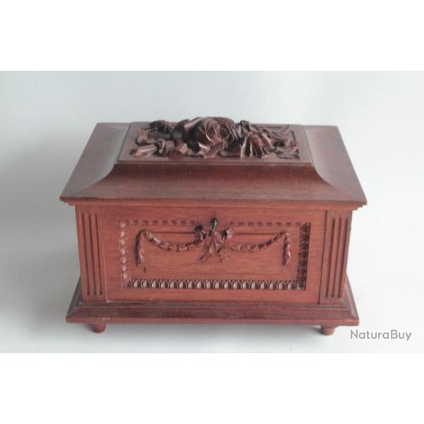 Coffret � bijoux bois sculpt� Fleurs