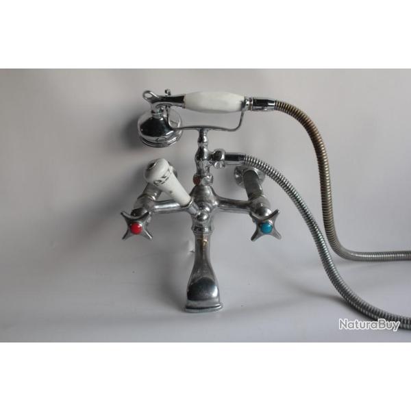 Ancien robinet de baignoire c�ramique et inox