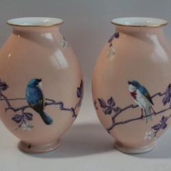 Paire Vases opaline Oiseau et fleurs peint main Napol&eacute;on III