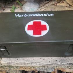 Rare VERBANDKASTEN boite de secours pour v&eacute;hicules de la wehrmacht. 2&egrave;me guerre mondiale.