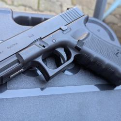 Glock 17 Gen4 KWC (chargeurs/lampe/mallette)