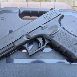 Glock 17 Gen4 KWC (chargeurs/lampe/mallette)